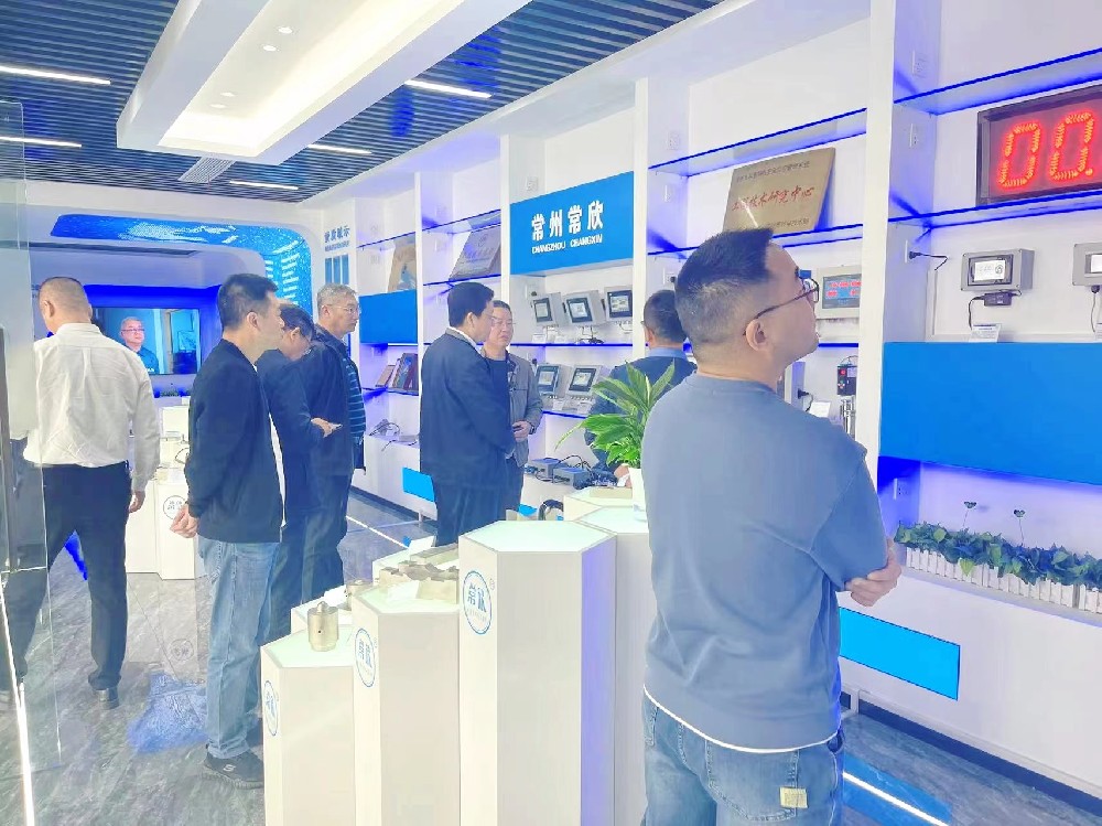 熱烈祝賀中國重型機械工業(yè)協(xié)會橋式起重機專業(yè)委員會九屆八次理 事會暨十屆一次會員大會在江蘇省常州市召開順利召開并圓滿結(jié)束！
